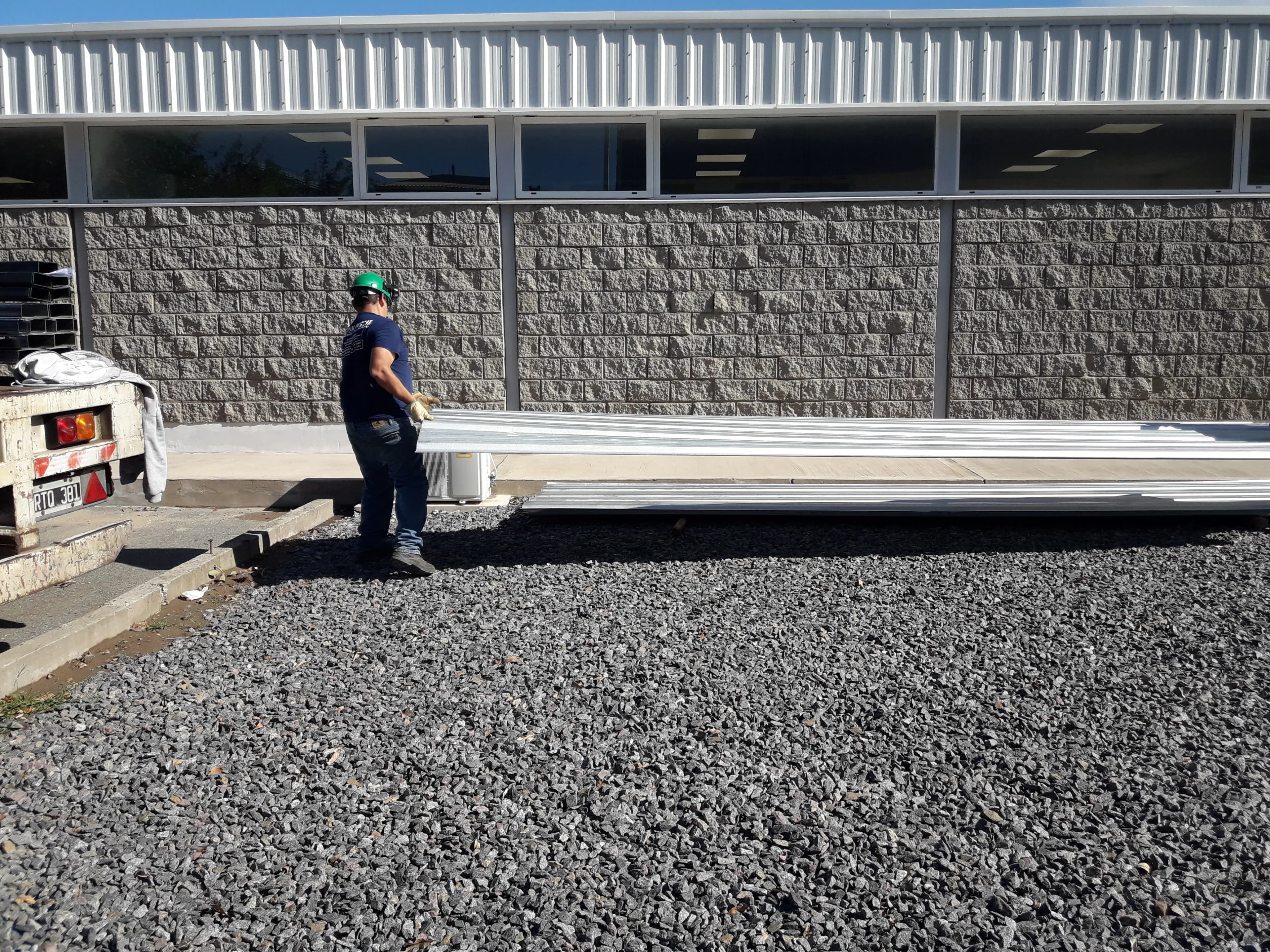 Cubiertas de Estacionamiento - Pampa Energía - Imagen 1